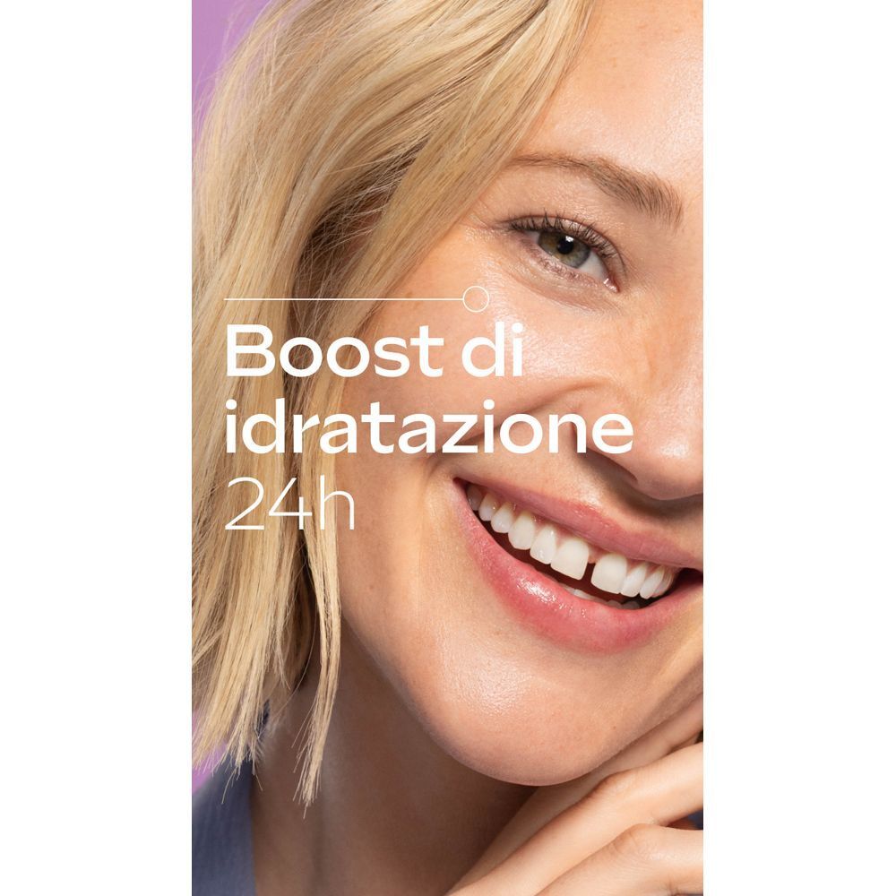 Donna sorridente con pelle luminosa, testo: 'Boost di idratazione 24h'.