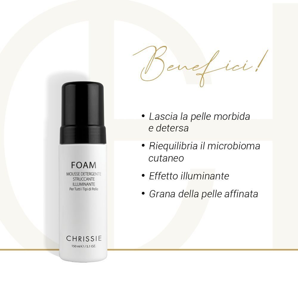 Un flacone bianco con dispenser a pompa e testo sui benefici come 'Effetto illuminante'.