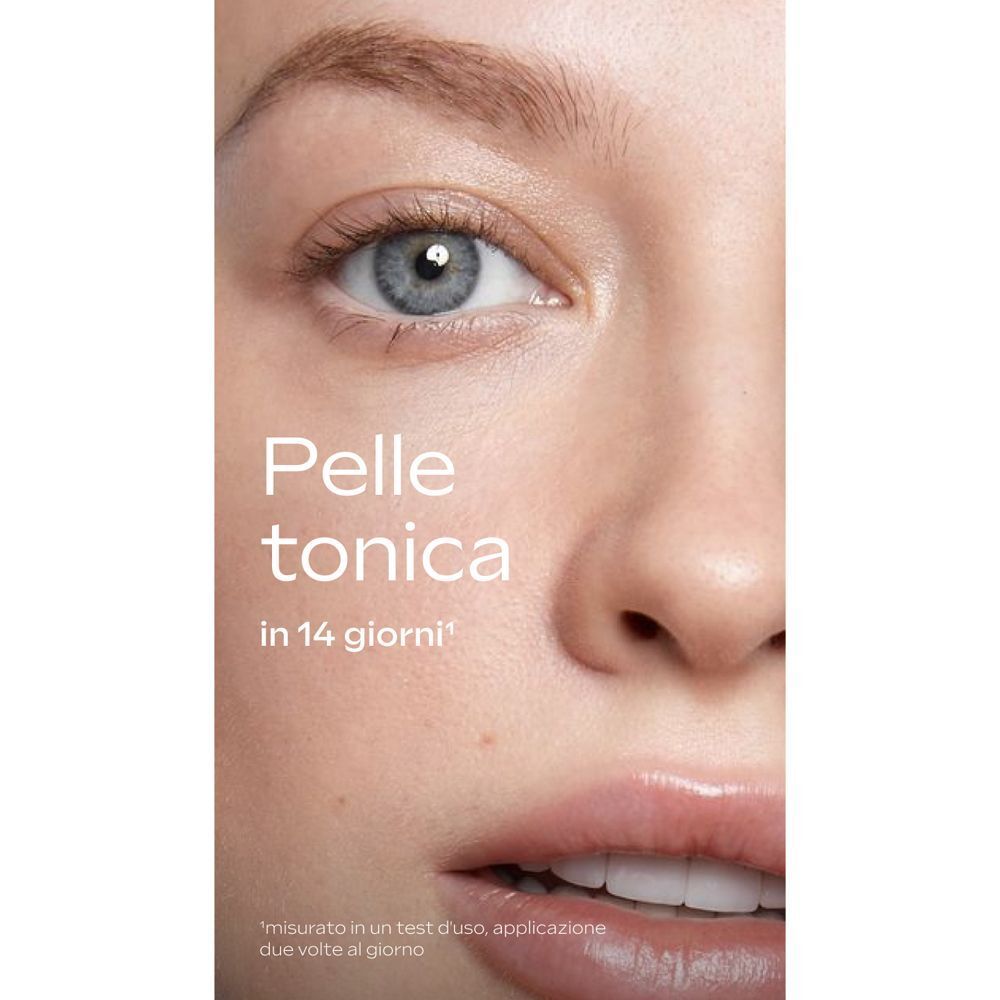 Primo piano di un viso con pelle tonica, con testo italiano 'Pelle tonica in 14 giorni'.