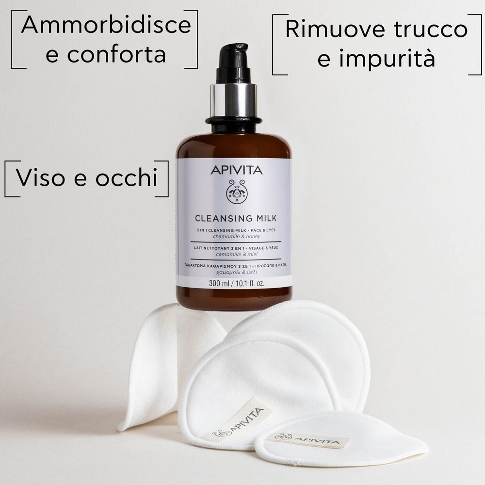 Latte Detergente Apivita 3-in-1 con dischetti di cotone. Ammorbidisce e deterge.