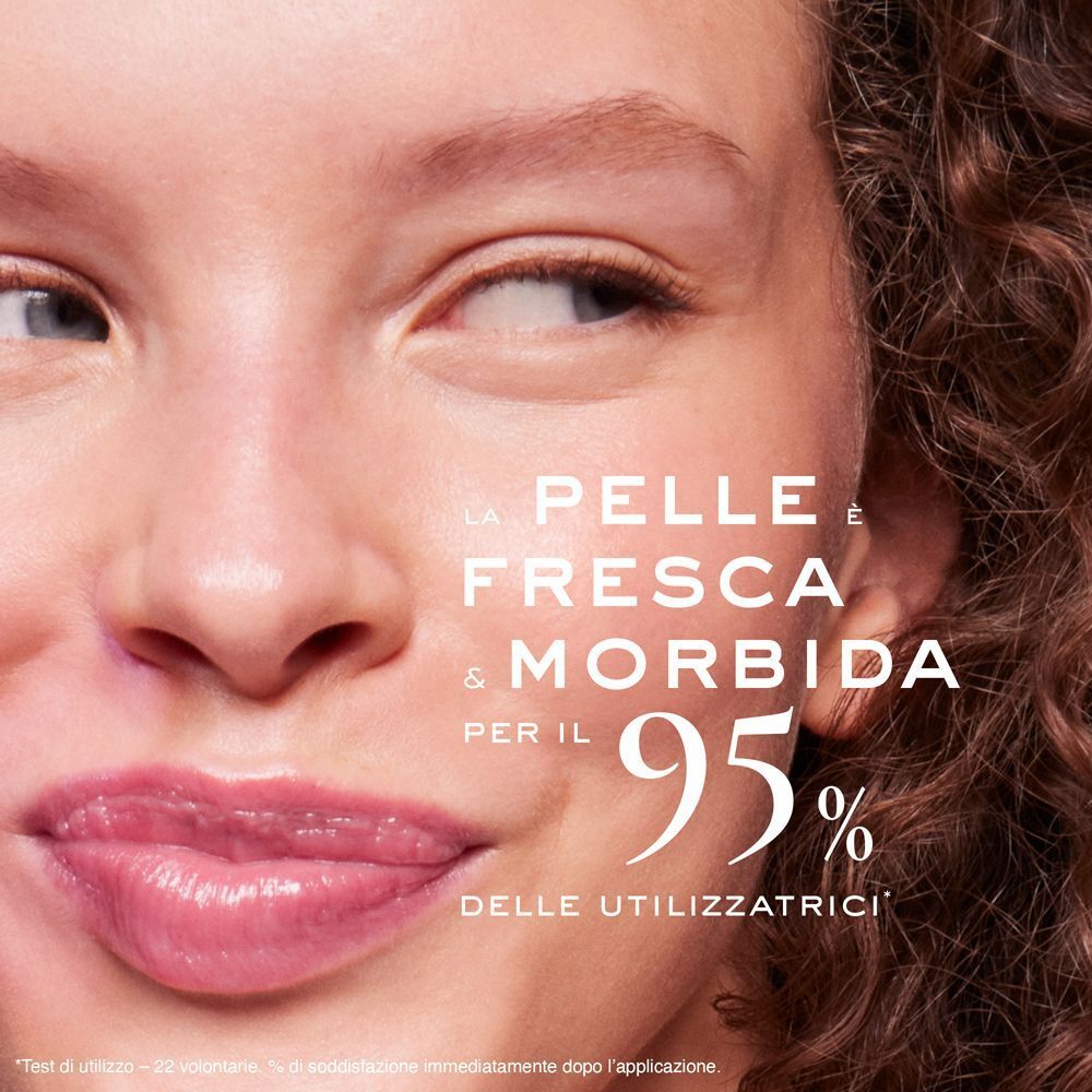 Primo piano di un viso con testo 'La pelle è fresca & morbida per il 95% delle utilizzatrici'.