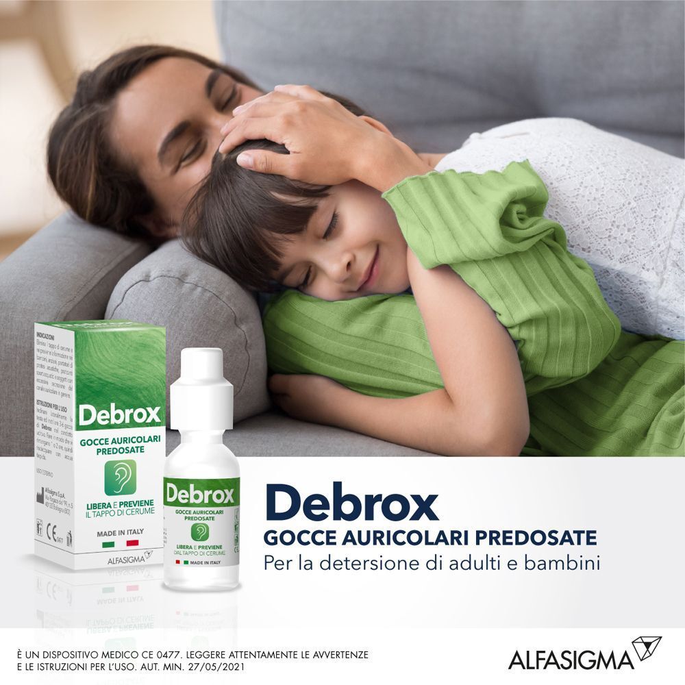 Madre e figlia dormono, accanto la scatola e il flacone di gocce auricolari Debrox.