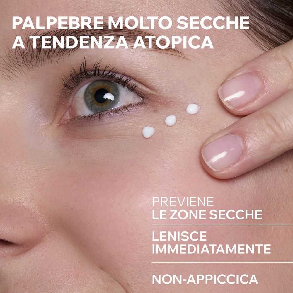 Primo piano di un occhio con applicato il trattamento palpebrale Uriage Xemose C++.