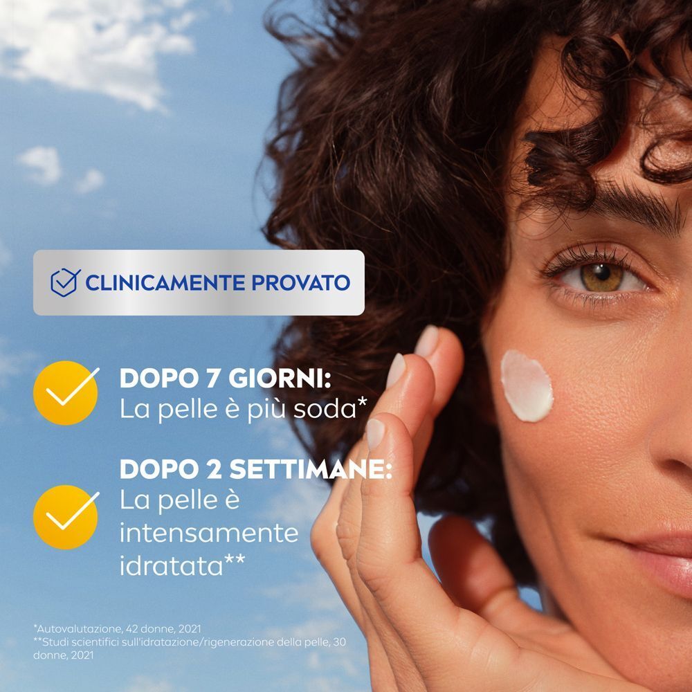 Donna applica Nivea Q10 Crema Notte Anti-Rughe Power. Testato clinicamente.
