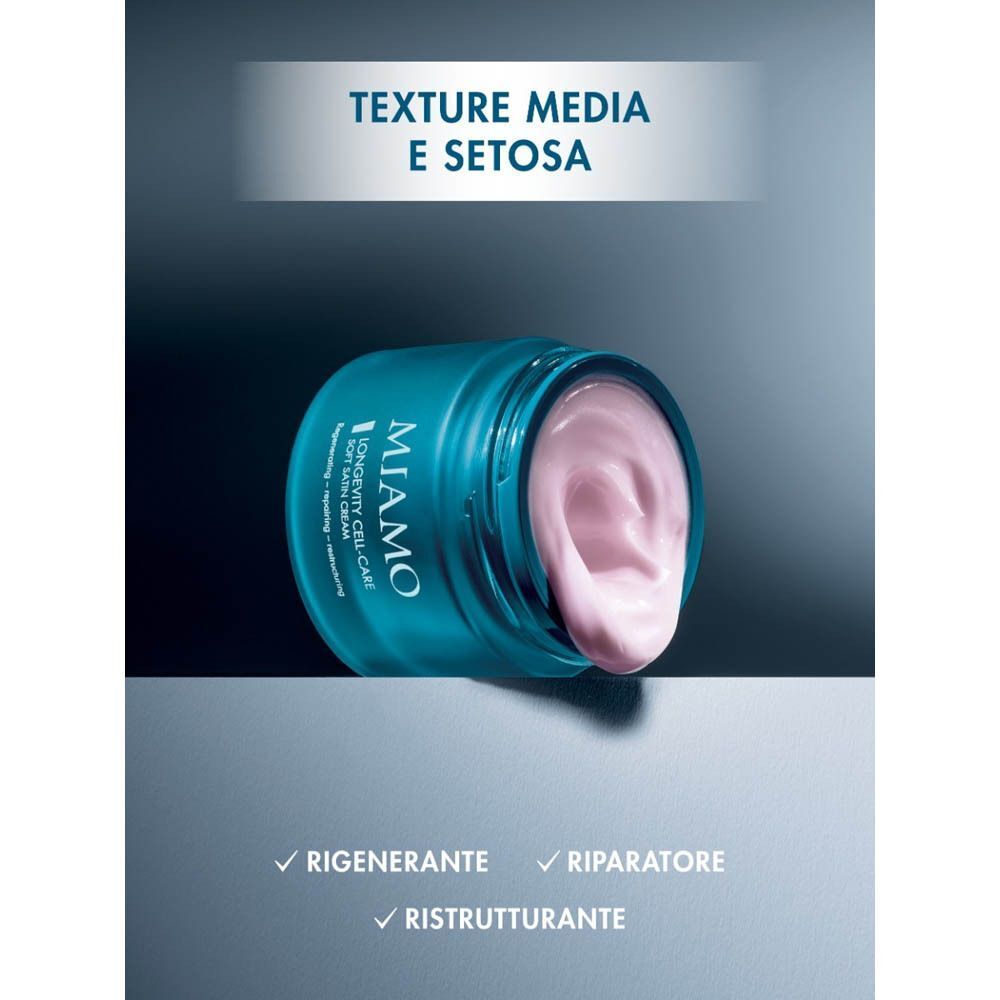 Un vasetto blu con crema rosa, posizionato lateralmente.