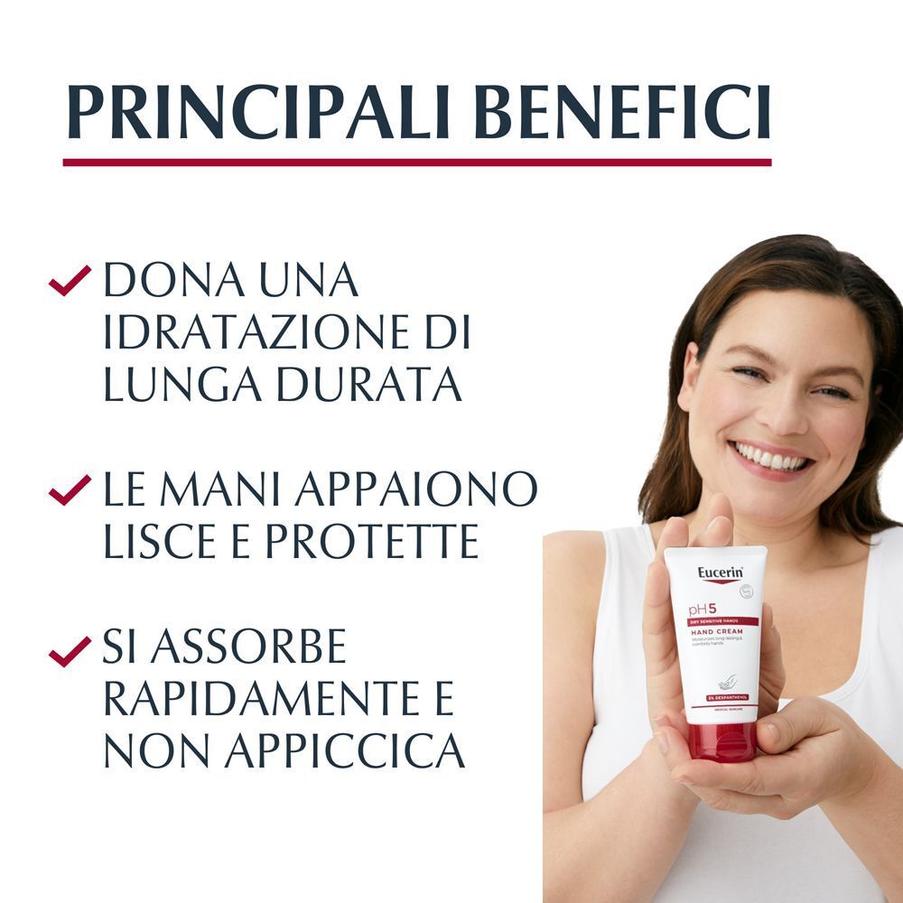 Donna sorridente tiene un tubetto di crema mani Eucerin pH5. Il testo elenca i benefici.