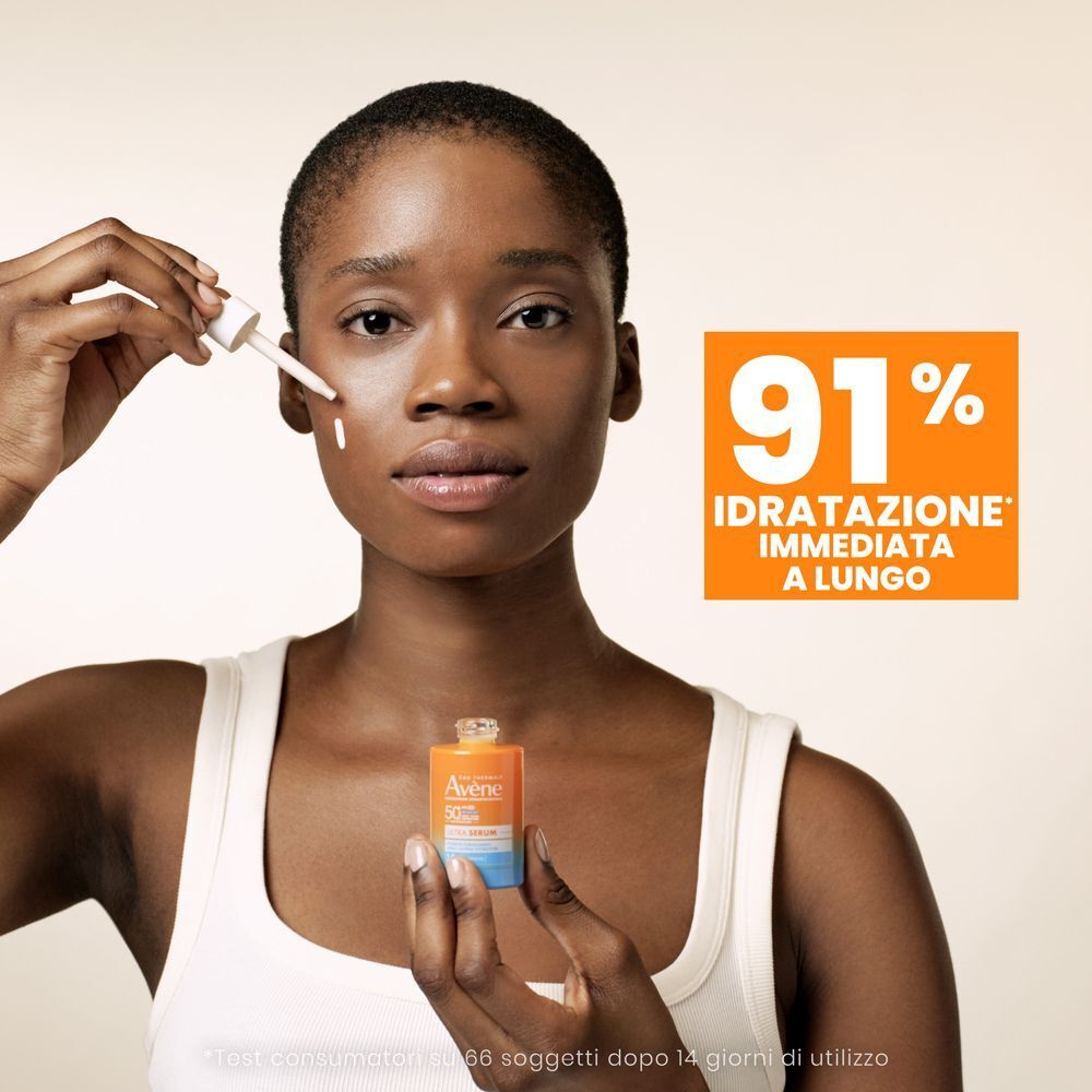 Donna applica Eau Thermale Avène Ultra Siero SPF50+. Testo: '91% idratazione immediata e a lungo'.