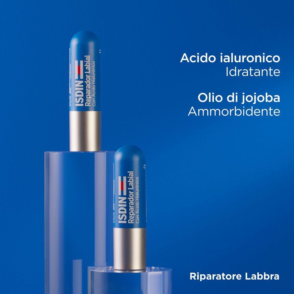 Due stick balsamo labbra ISDIN su supporti blu. Con acido ialuronico.
