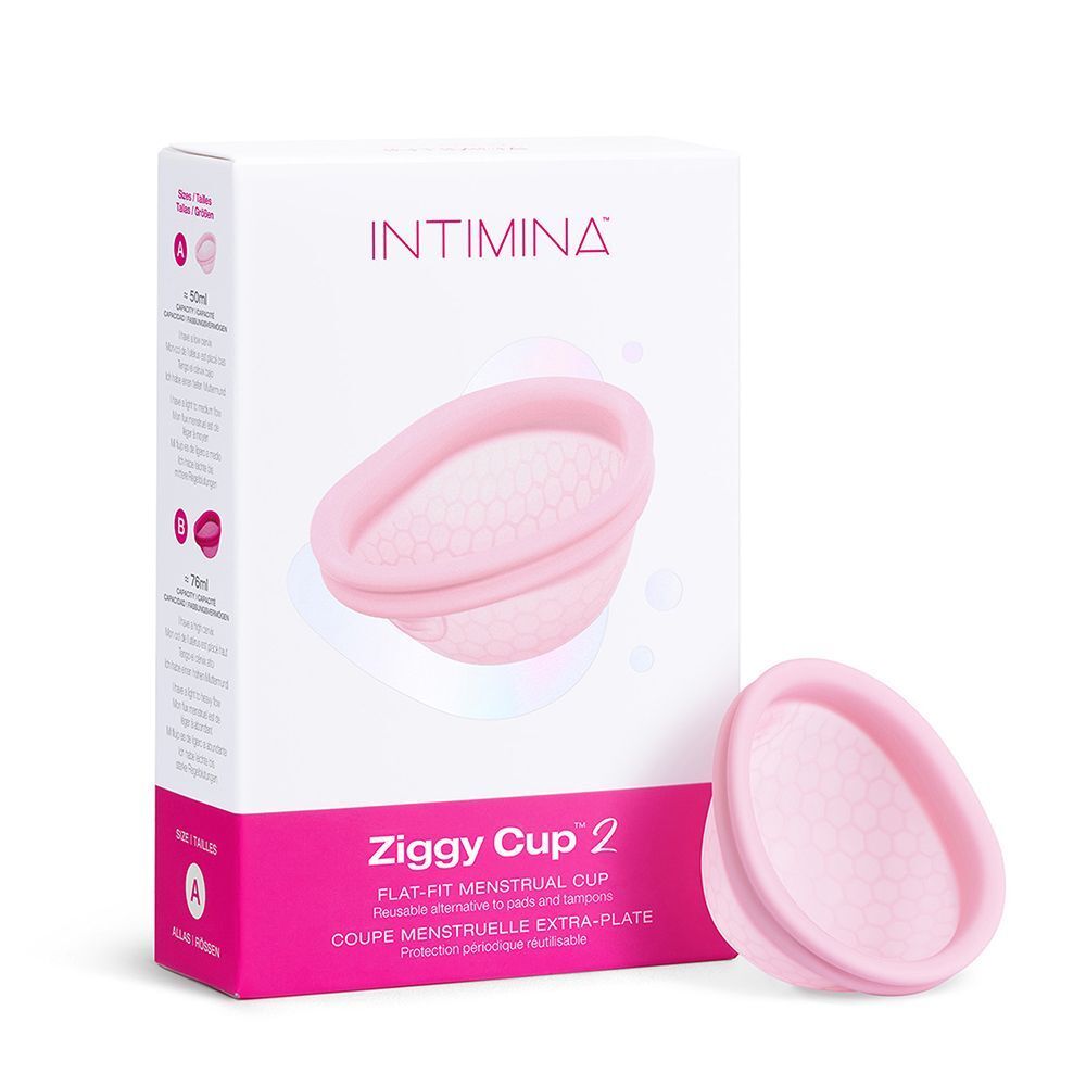 Confezione e una coppetta mestruale rosa con texture a nido d'ape.