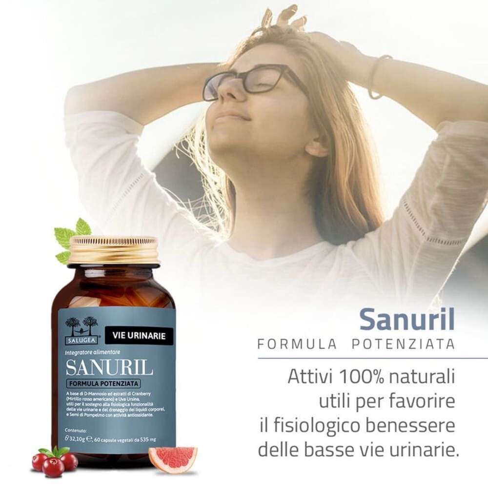 Un flacone in vetro marrone Sanuril con etichetta, mirtilli rossi e pompelmo accanto. Una donna sullo sfondo gode del sole.