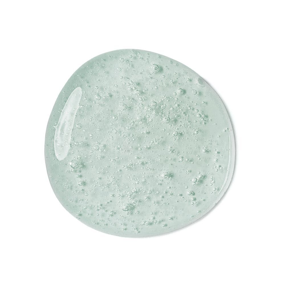 Una goccia di gel detergente FILORGA Age-Purify Clean, trasparente e leggermente iridescente, con bollicine.