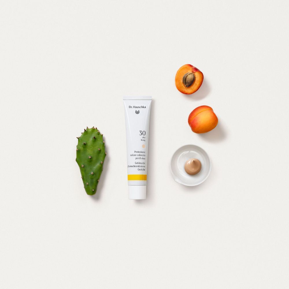 Crema solare Dr. Hauschka SPF 30, albicocche e fico d'India.