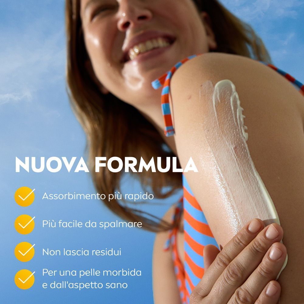 Una donna applica una crema solare Nivea sul braccio. Il testo evidenzia l'assorbimento rapido e la sensazione sulla pelle.