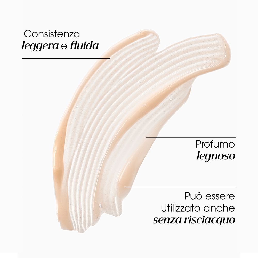 Consistenza leggera e fluida del balsamo Klorane alla Chinina dal profumo legnoso.