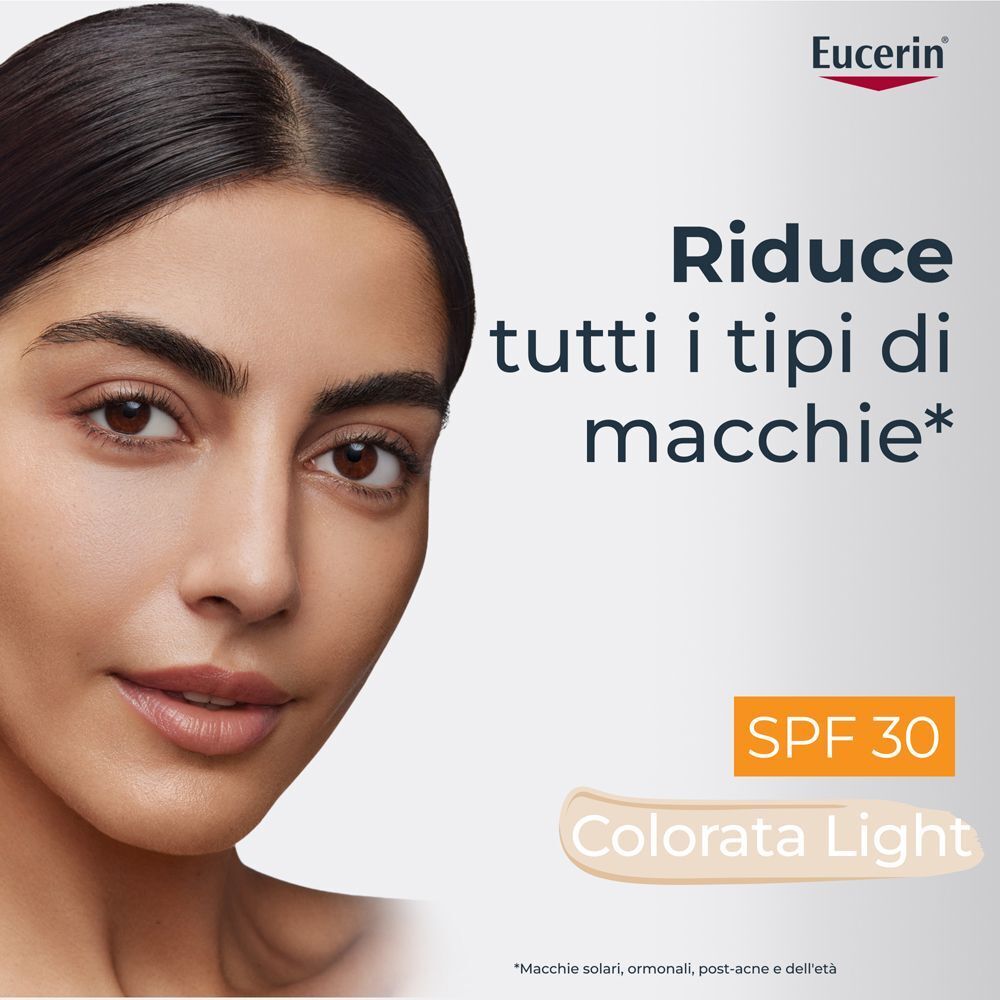 Donna con Eucerin Anti-Pigment Crema Giorno SPF 30 Colorata Light. Riduce tutti i tipi di macchie.