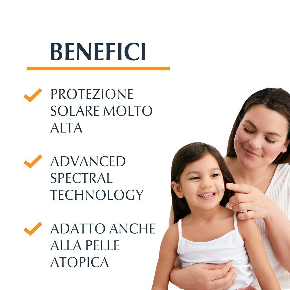 Madre e figlia sorridono, accanto a testi su protezione solare, tecnologia spettrale avanzata e idoneità per pelli atopiche.