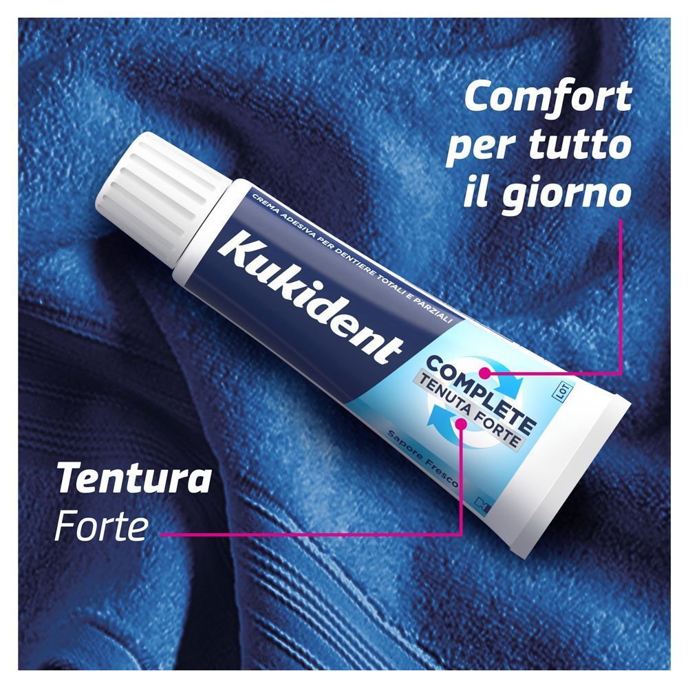 Kukident Complete, crema adesiva per dentiere, tenuta forte.
