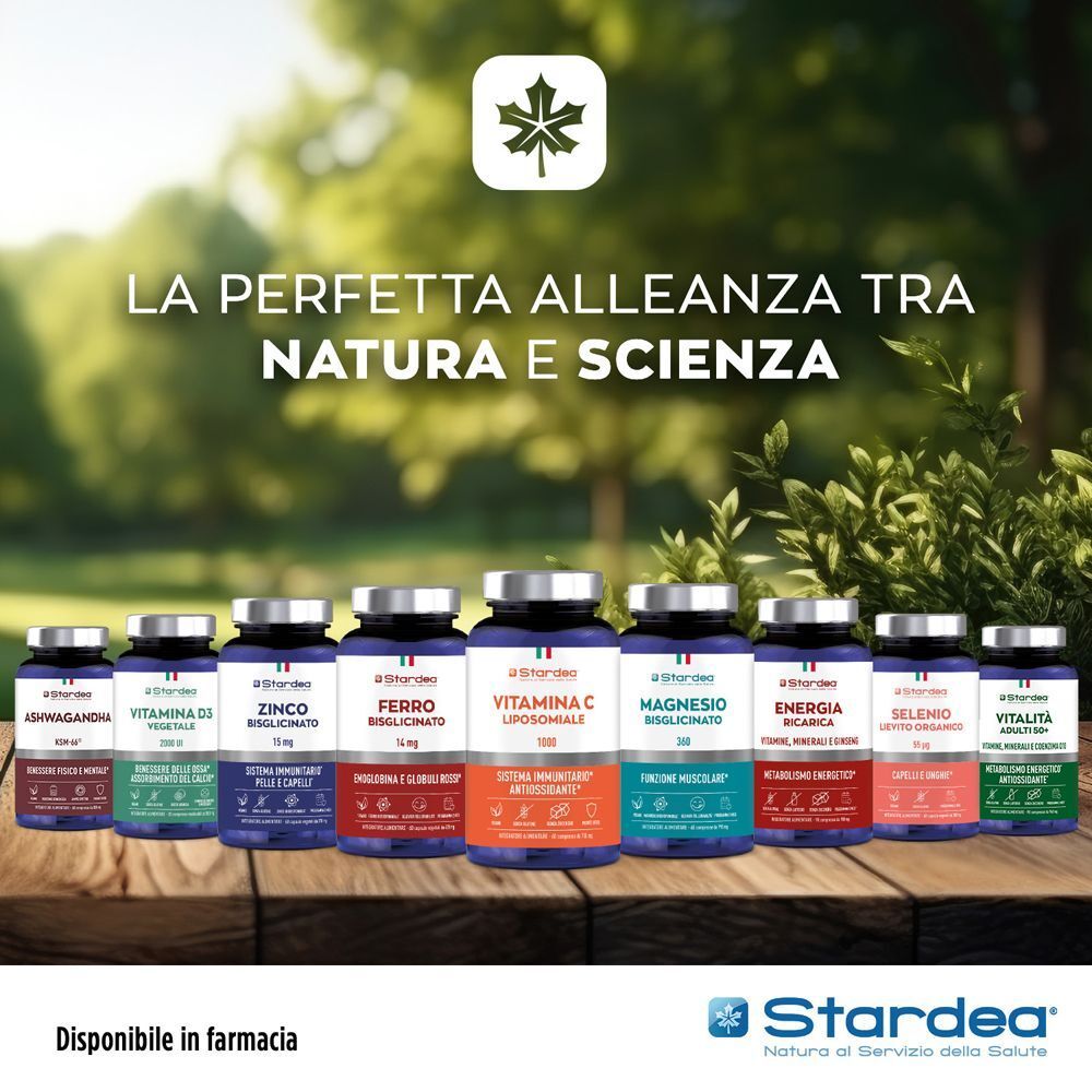 Gamma di integratori alimentari Stardea, incluso Ferro Bisglicinato 14 mg, davanti a uno sfondo naturale.