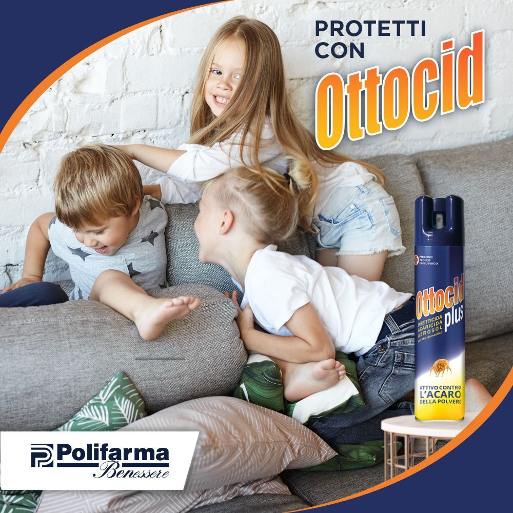 Bomboletta spray Ottocid Plus vicino a bambini che giocano su un divano.