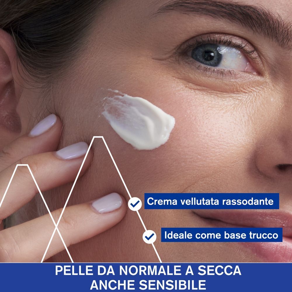 Una donna applica la crema giorno Uriage Age Lift, descritta come vellutata e rassodante.