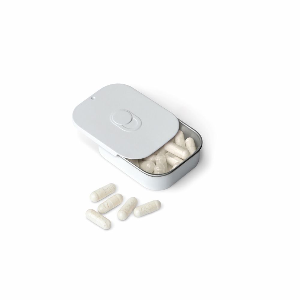 Una piccola scatola metallica bianca con coperchio aperto, piena di capsule. Alcune capsule sono sparse accanto.