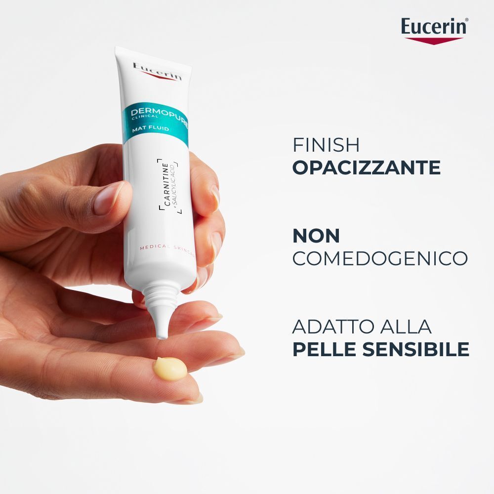 Eucerin Dermopure Mat Fluid sul palmo, 'Finish opacizzante, non comedogenico, per pelli sensibili'.