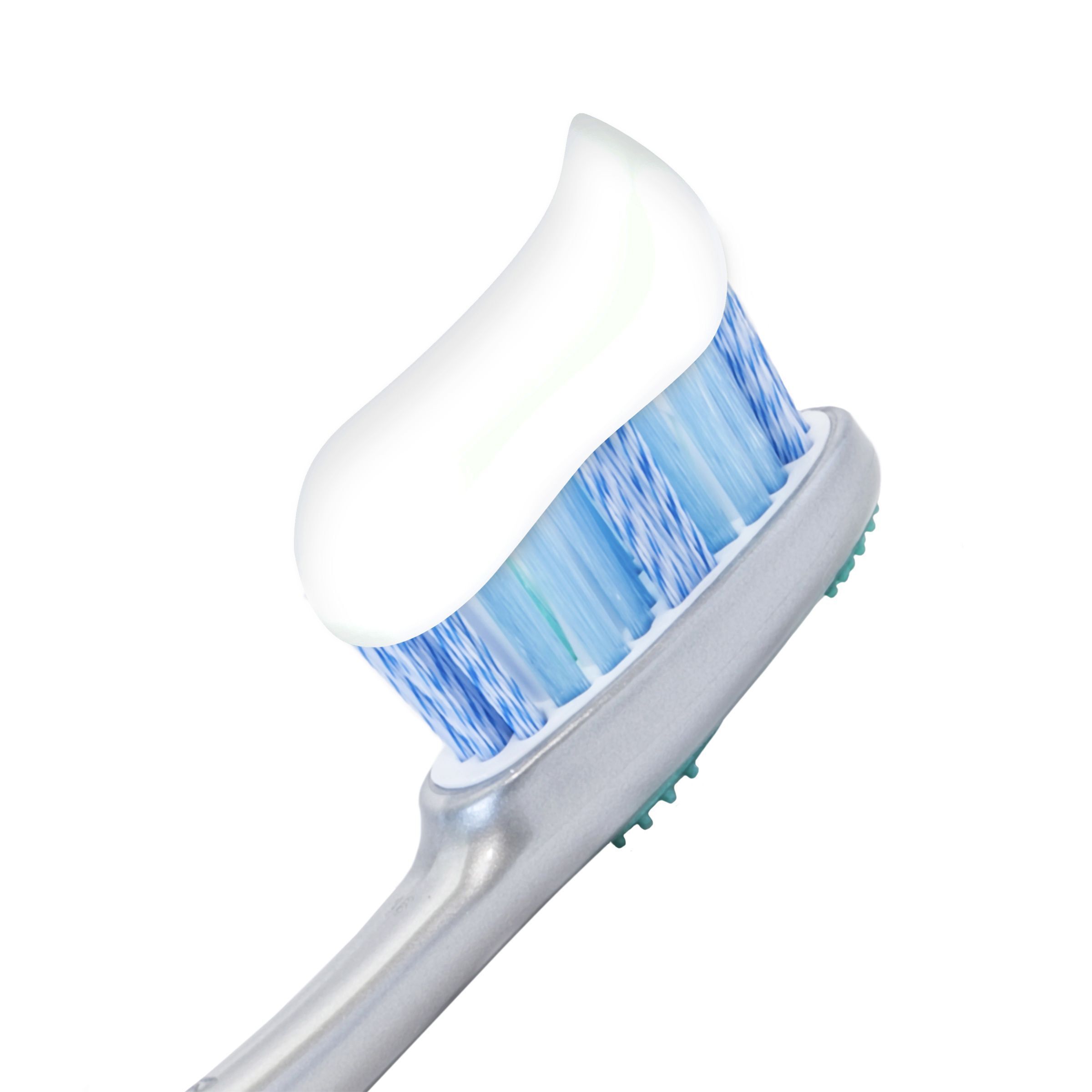 Spazzolino da denti con una striscia di dentifricio bianco.