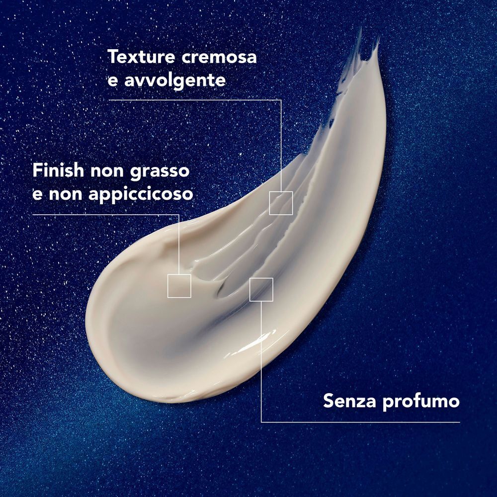 Campione di crema A-Derma Exomega Control notte con testo su texture e finish. Testo in italiano.