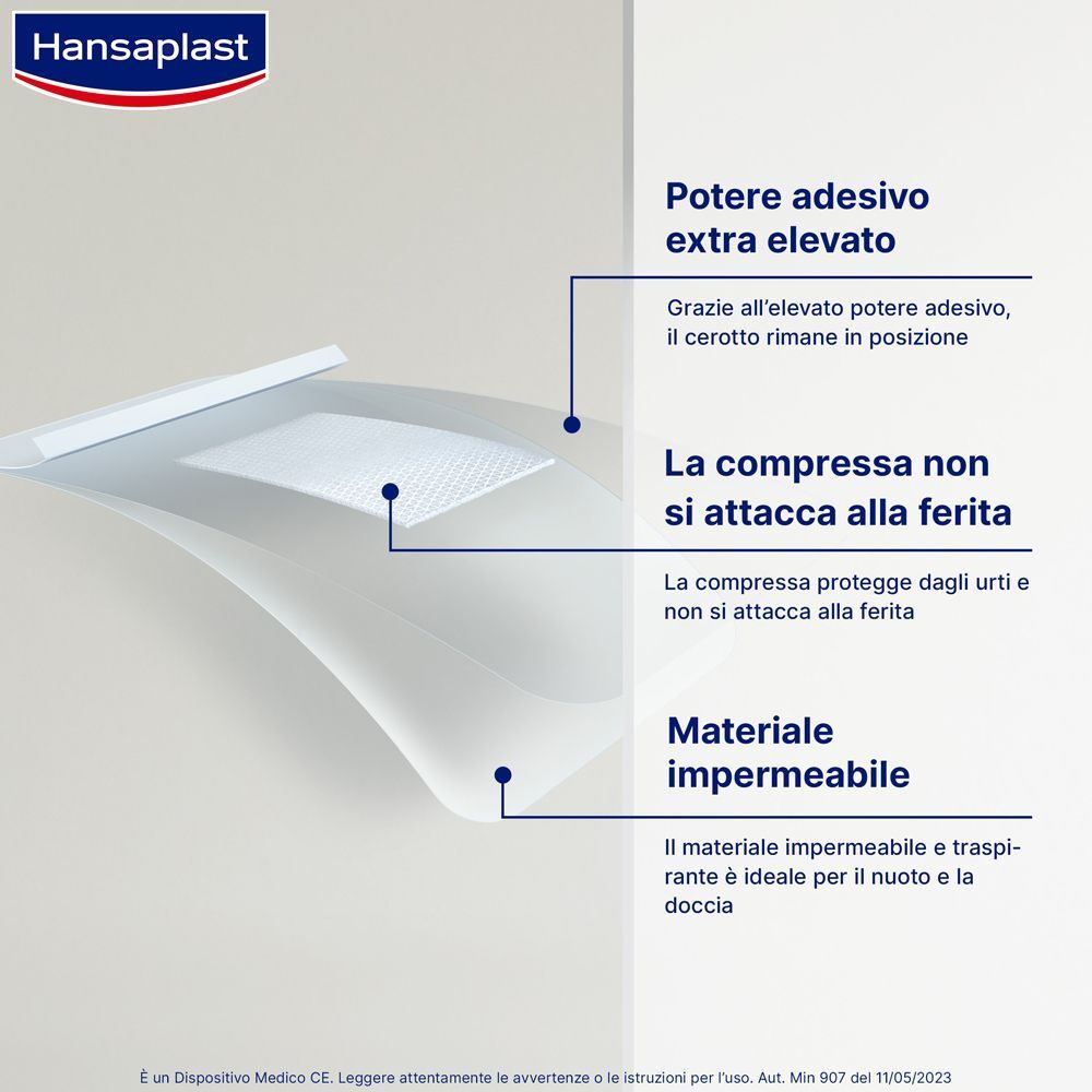 Vista dettagliata di un cerotto Hansaplast Aqua Protect: adesività extra elevata, compressa non aderente, materiale impermeabile.