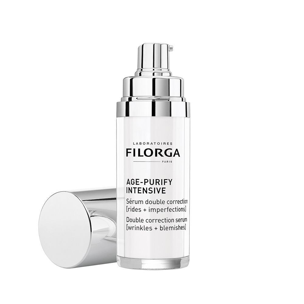Un flacone di siero FILORGA Age-Purify Intensive con dosatore a pompa e tappo argentato rimosso. Flacone bianco.