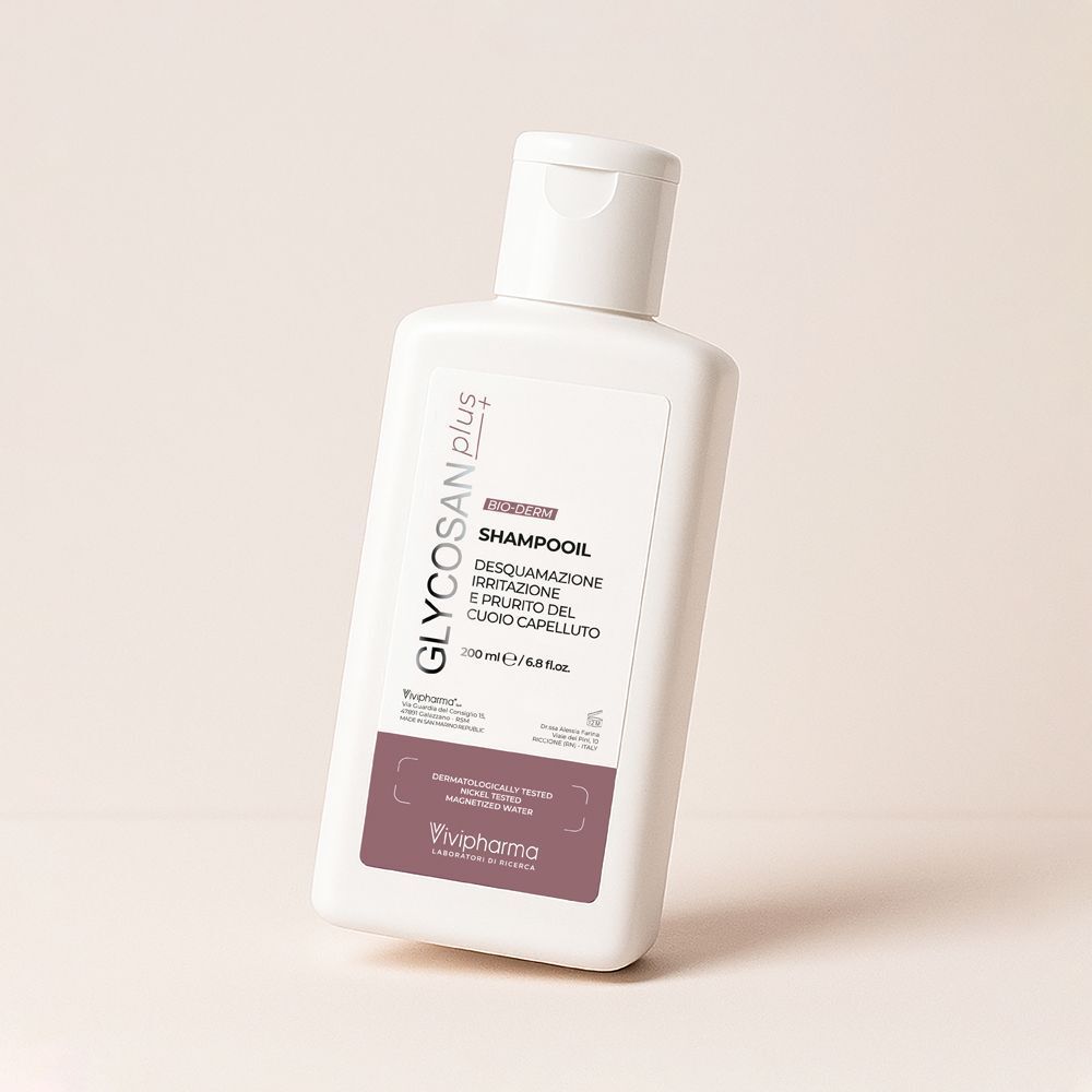 Un flacone bianco di Vivipharma Glycosan Plus Bio-Derm Shampooil, 200 ml, su sfondo chiaro.
