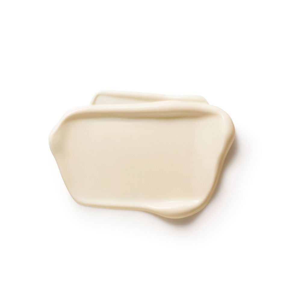 Un campione di balsamo corpo bianco alla mandorla su sfondo bianco.
