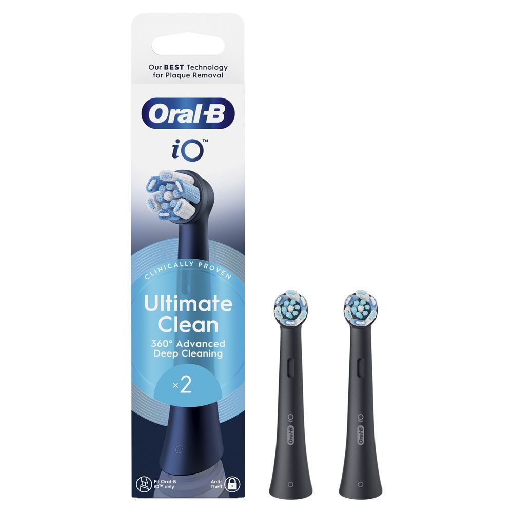 Una confezione di testine Oral-B iO Ultimate Clean nere con due testine accanto.