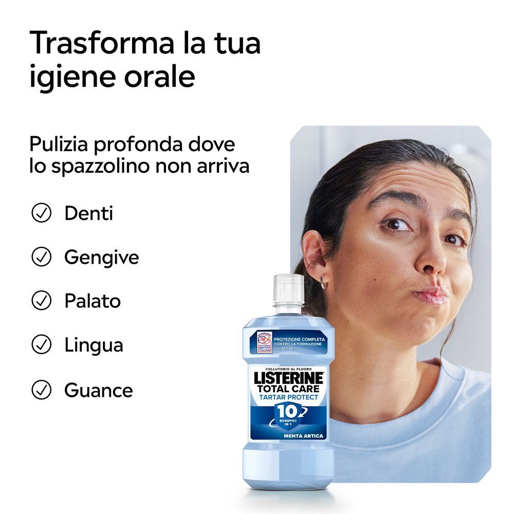 Donna con collutorio Listerine Total Care Tartar Protect, che promette una pulizia orale completa per denti e gengive.