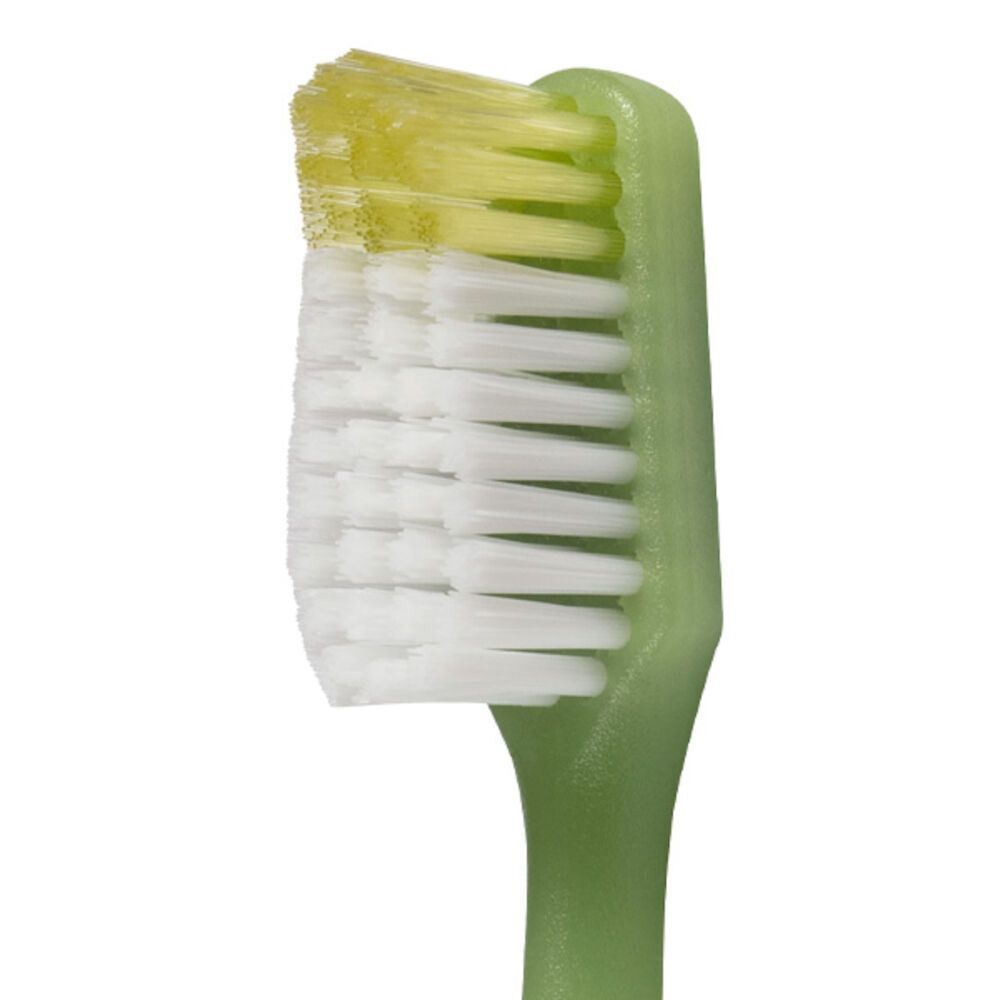 Testina di spazzolino verde con setole bianche e gialle.