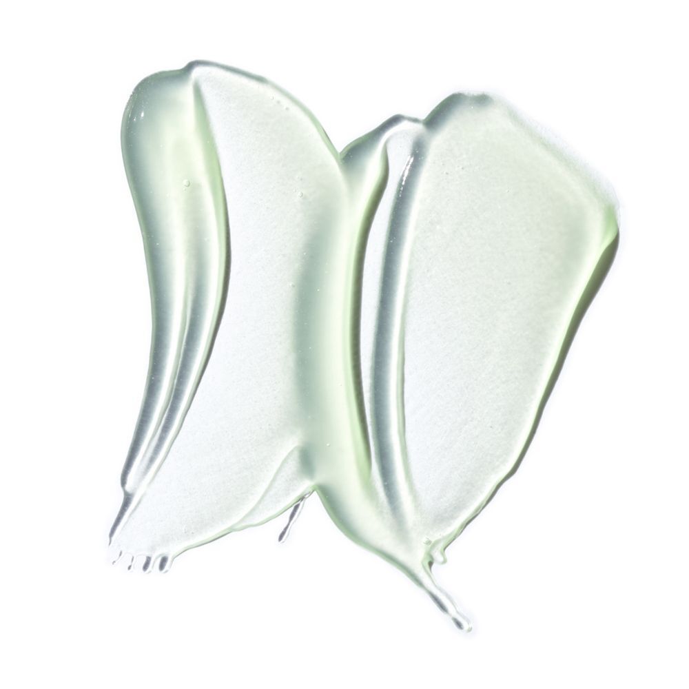 Texture di gel verde chiaro e trasparente applicata su una superficie bianca.