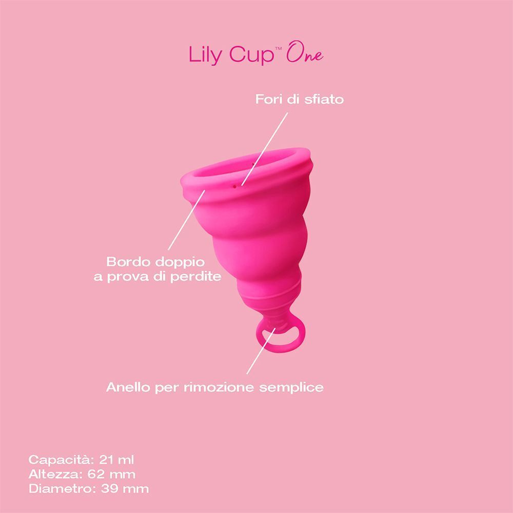 Coppetta mestruale rosa Lily Cup One con etichette per caratteristiche e dimensioni.