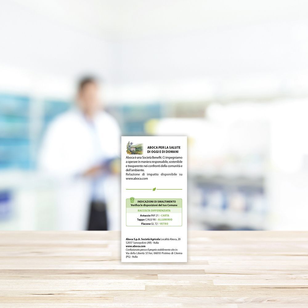 Vista laterale di una confezione di Aboca Carbone Vegetale compresse con informazioni sulla sostenibilità.