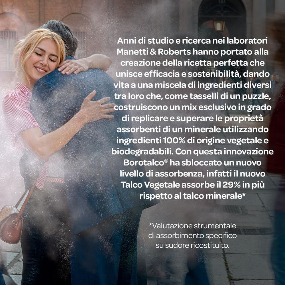 Una coppia si abbraccia, avvolta da una nuvola di polvere. Testo sulla ricerca Borotalco e talco vegetale.