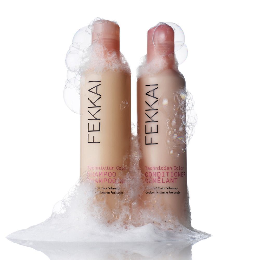 Due flaconi di Fekkai Shampoo e Conditioner nella schiuma.