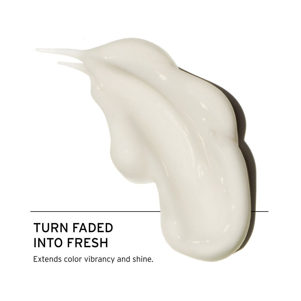 Una texture crema bianca con la scritta 'Turn faded into fresh'.
