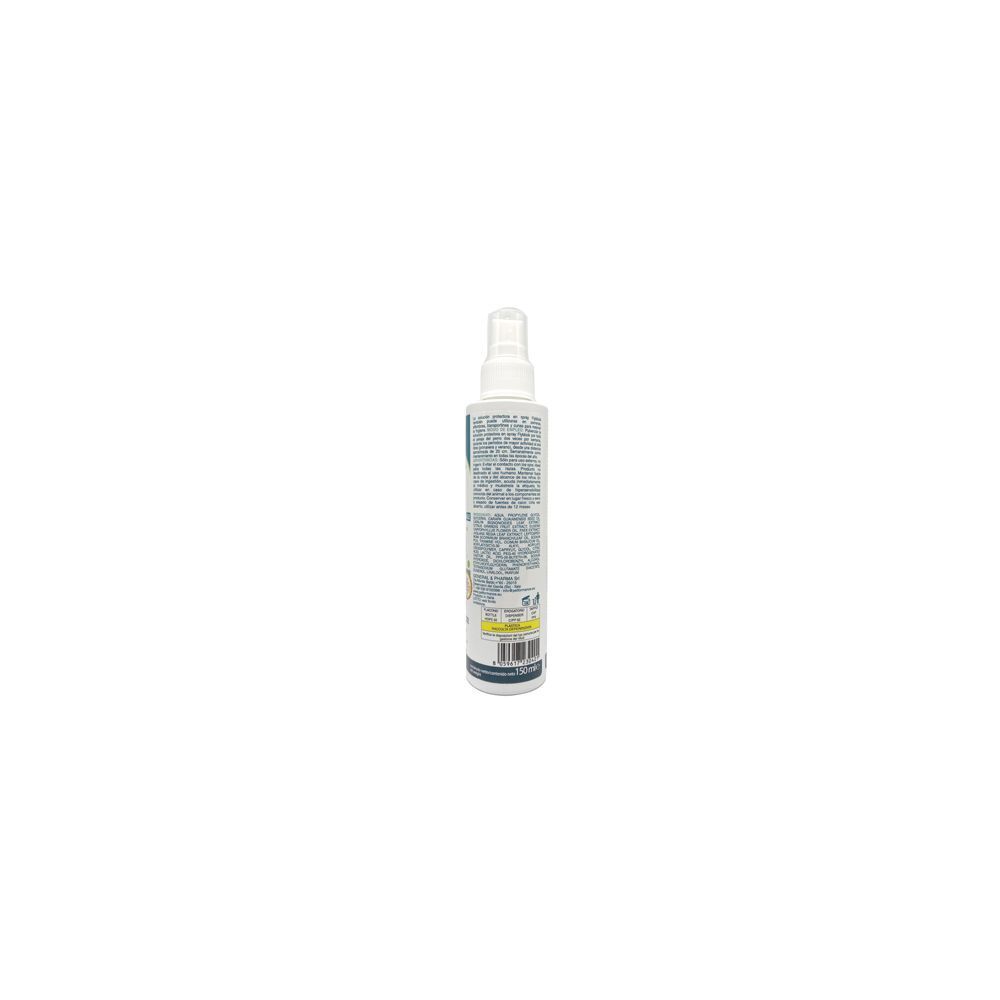 Retro di una bottiglia di Petformance Flyblock Spray Cane con etichetta e testina spray.