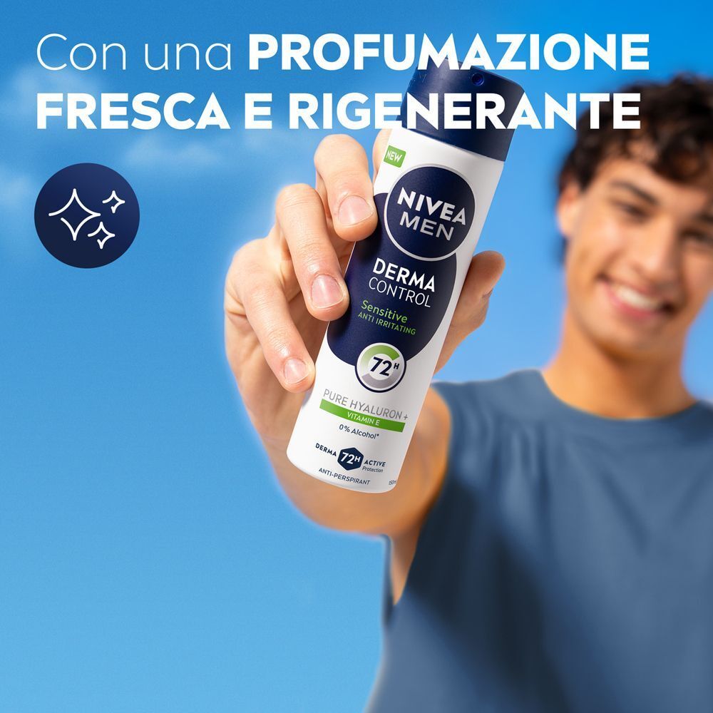 Uomo che tiene in mano uno spray deodorante Nivea Men Derma Control Sensitive, protezione 72h.