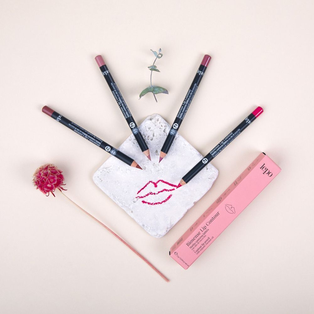 Quattro matite LEPO Biosense Lip Contour e una confezione.