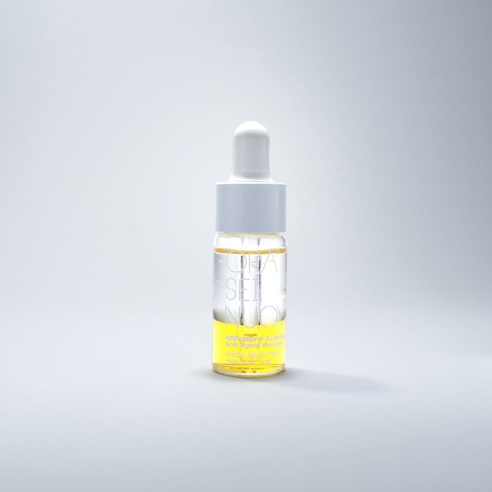 Flaconcino ORA SEI NUOVA Booster Bifase Antiage con contagocce e contenuto giallo.