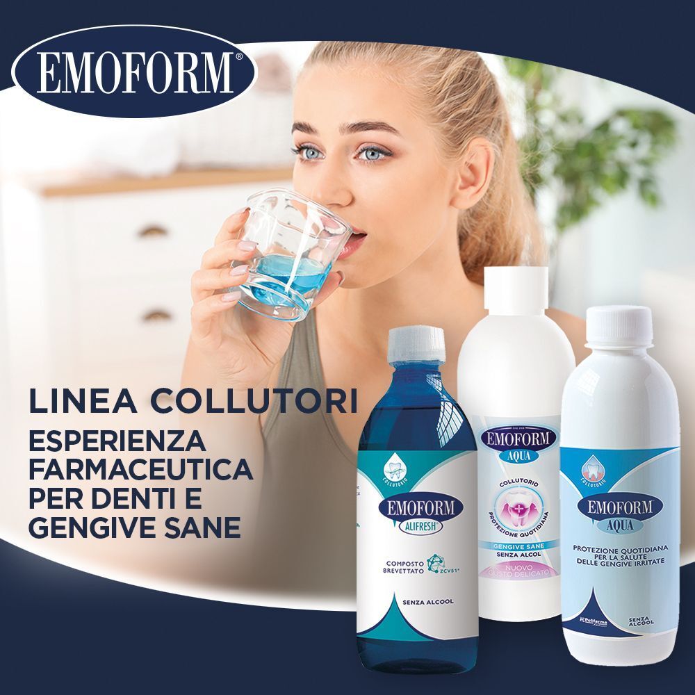 Donna beve Emoform Aqua collutorio; linea prodotti per denti e gengive.