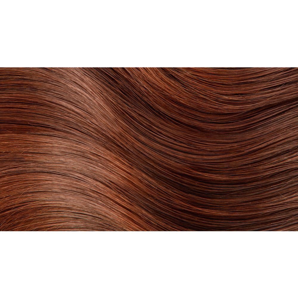 Primo piano di capelli lucidi, castano-rossicci, con riflessi.