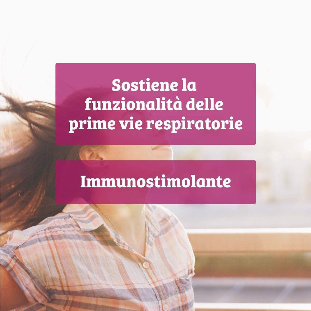 Donna all'aperto con caselle di testo che evidenziano il supporto delle vie respiratorie e l'effetto immunostimolante.