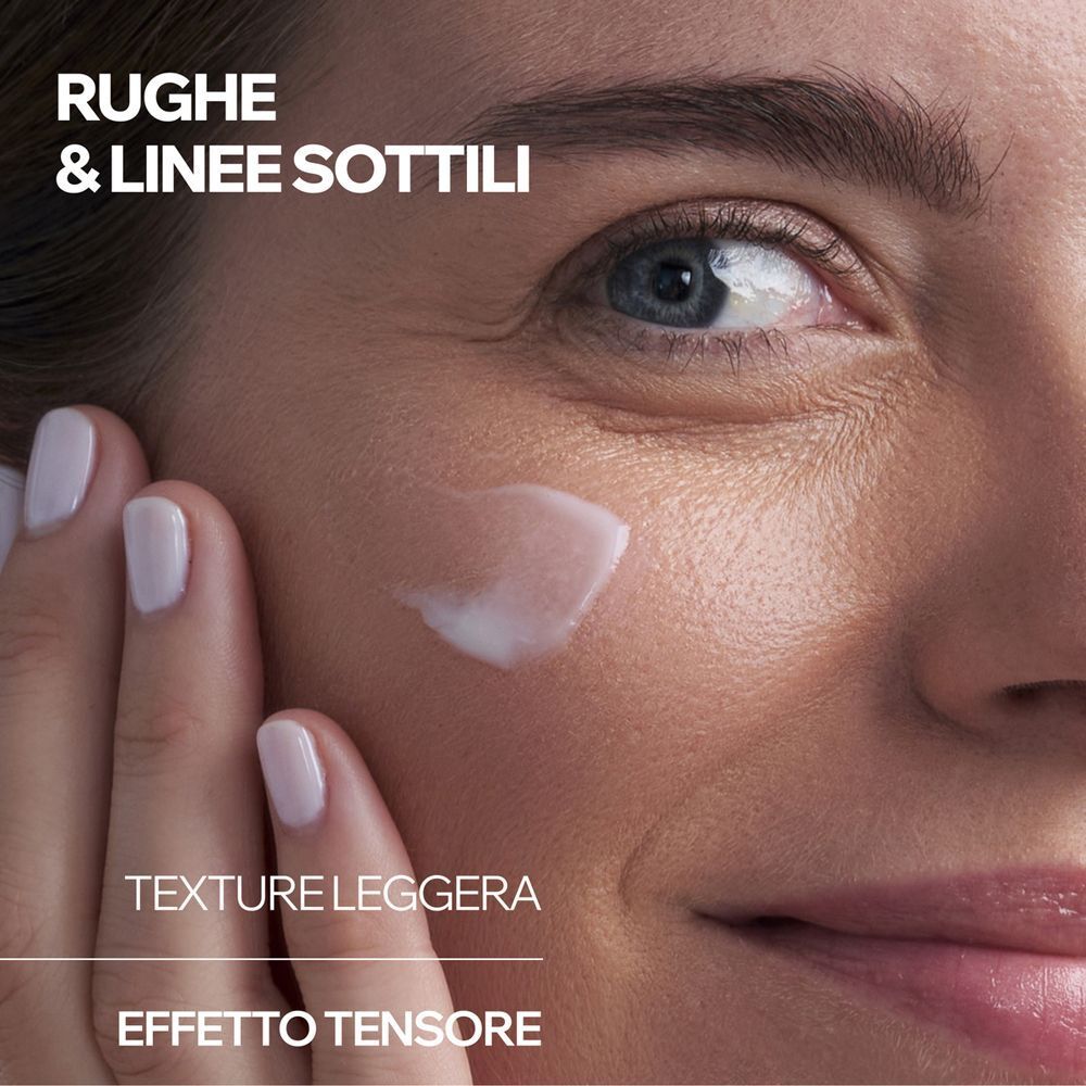 Donna applica crema leggera sulla pelle. Testo: Rughe & linee sottili, Texture leggera, Effetto tensore.
