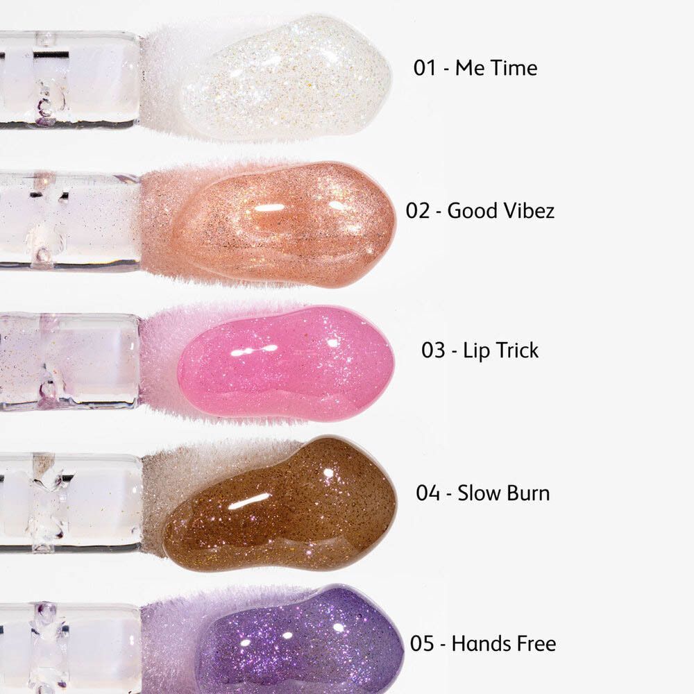 Cinque campioni di lucidalabbra Astra Make-Up Vibrakiss su applicatori, inclusa la tonalità 04 "Slow Burn".